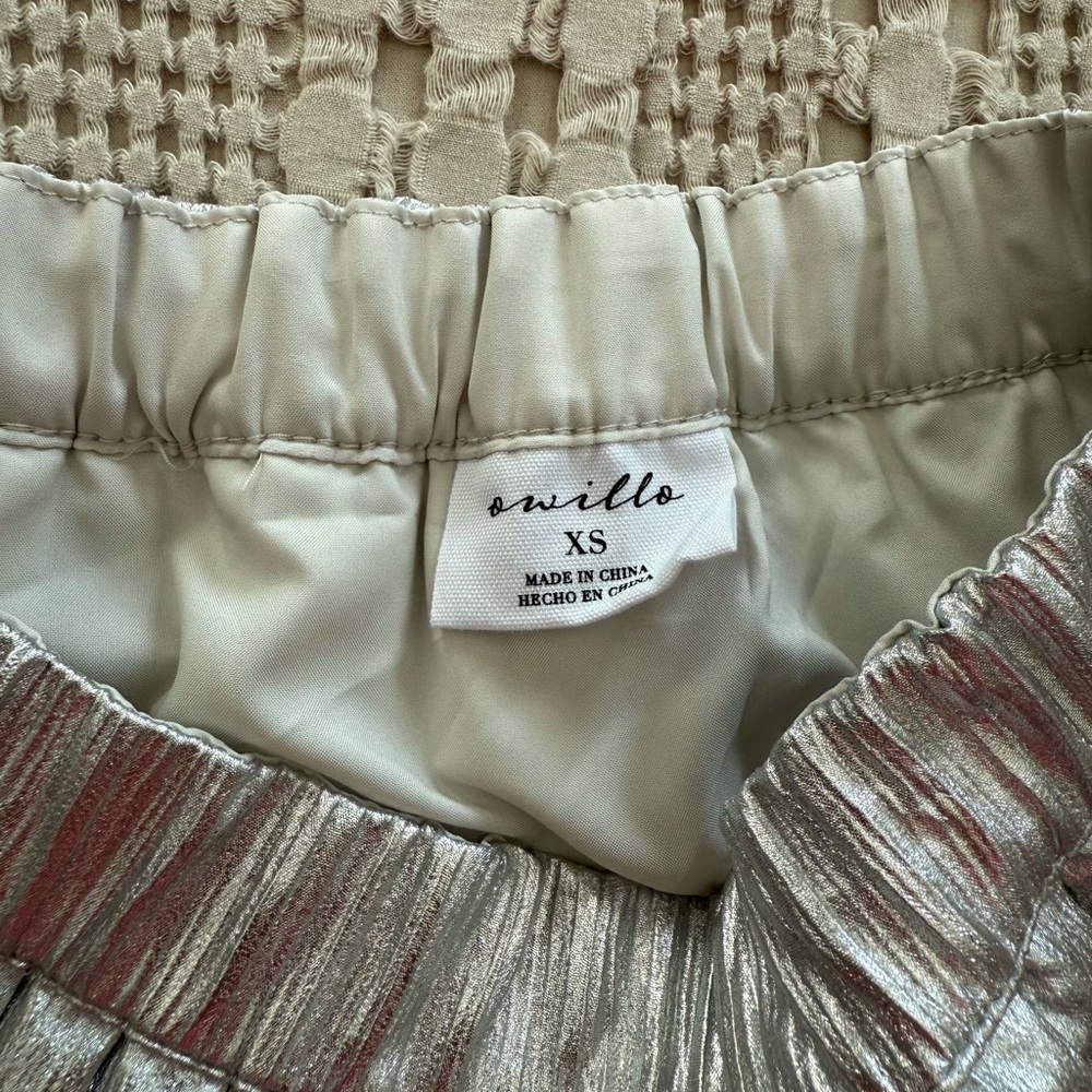 NEW Owillo Silver Pleated Skirt Size XS - Picture 3 of 5